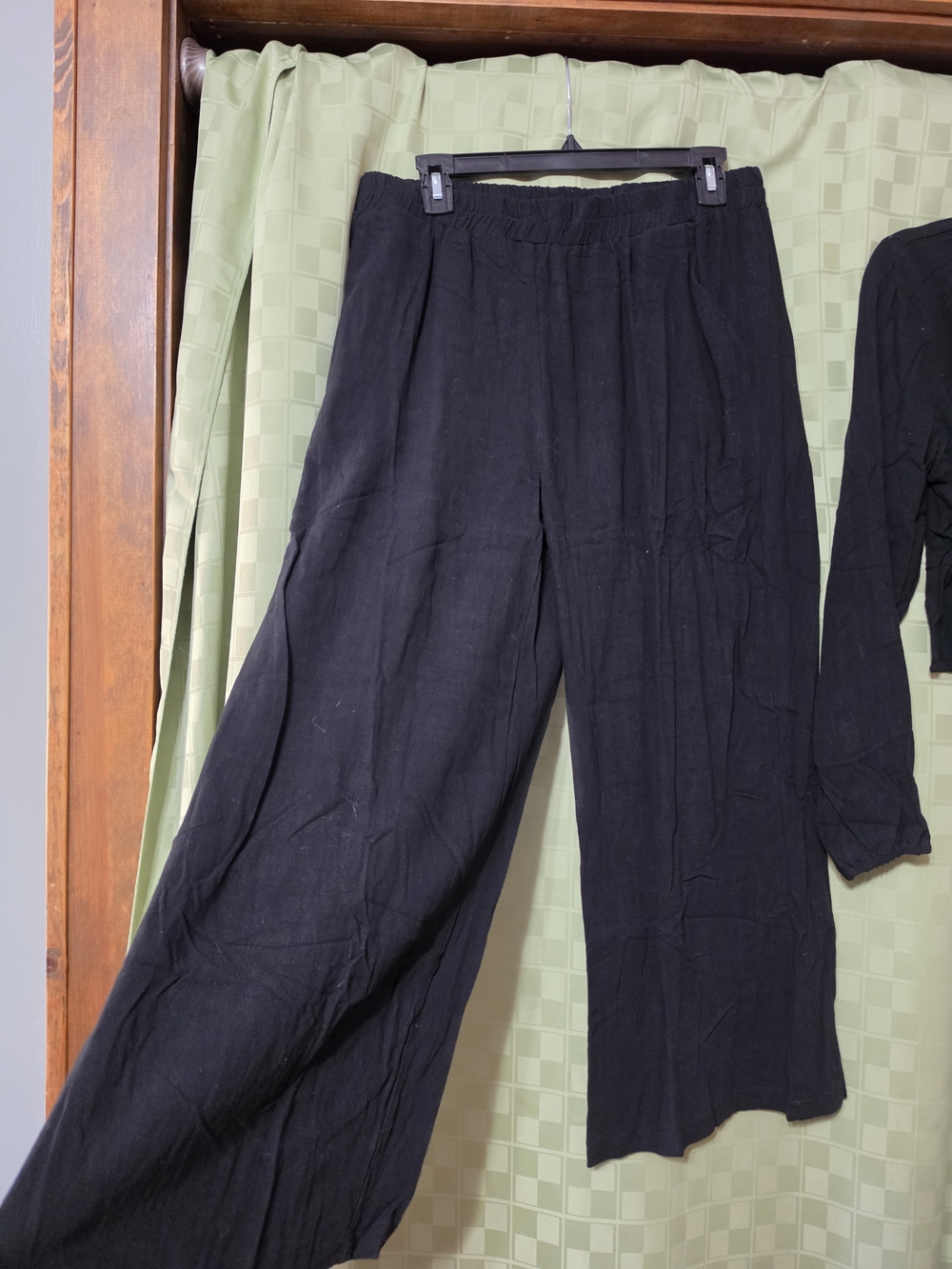 Black Wide-Leg Women’s Pants & Cropped Blouse